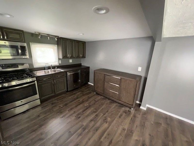 17911 Davis Road, Lake Milton, OH 44429 Photo 6