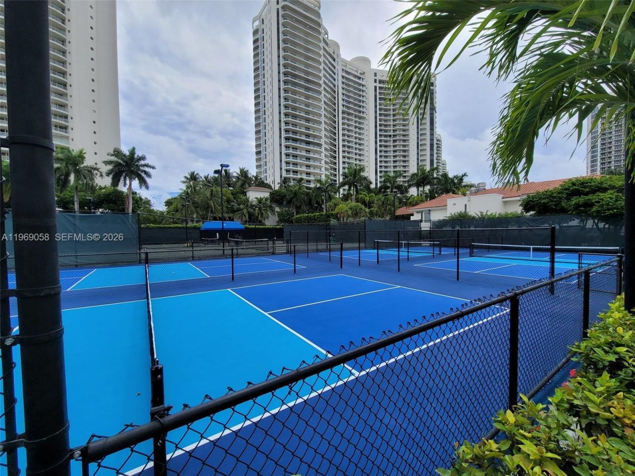 1000 W Island Blvd, Unit 2909, Aventura, FL 33160 Photo