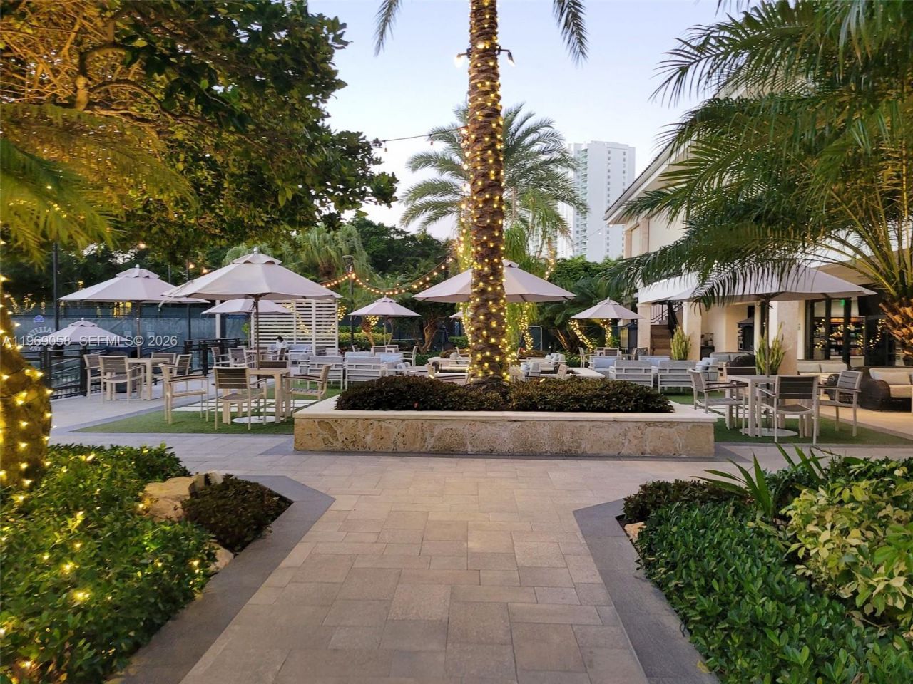 1000 W Island Blvd, Unit 2909, Aventura, FL 33160 Photo