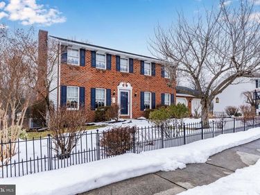 76 SHERWOOD CIRCLE, ENOLA, PA 17025