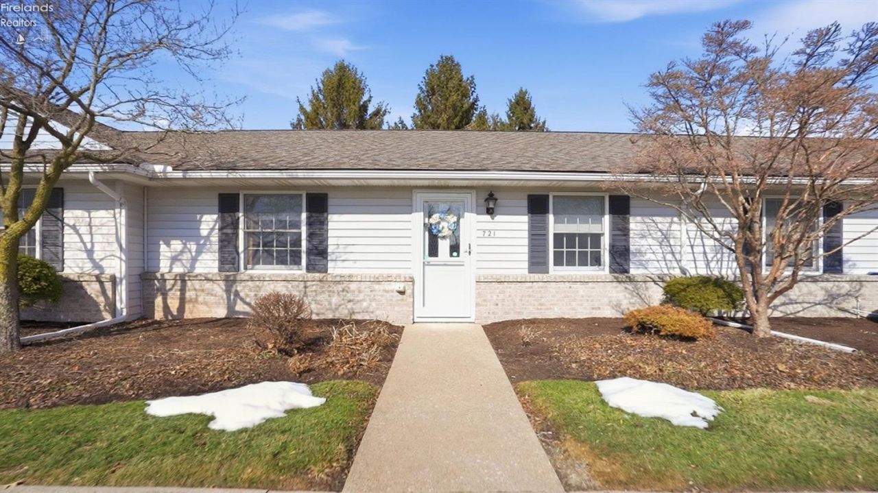 721 Creekside Drive, Huron, OH 44839 Main Photo
