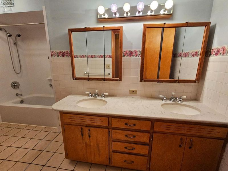 204 S Pennington, Sycamore, OH 44882 Photo 23