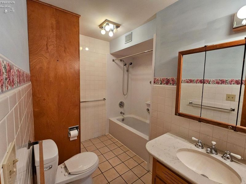 204 S Pennington, Sycamore, OH 44882 Photo 24