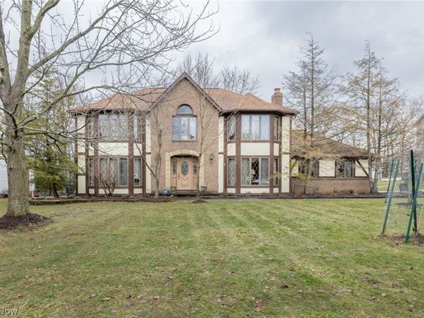 10037 Jamestown Drive, North Royalton, OH 44133