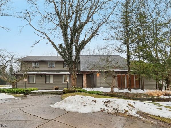 32150 S Woodland Road, Cleveland, OH 44124