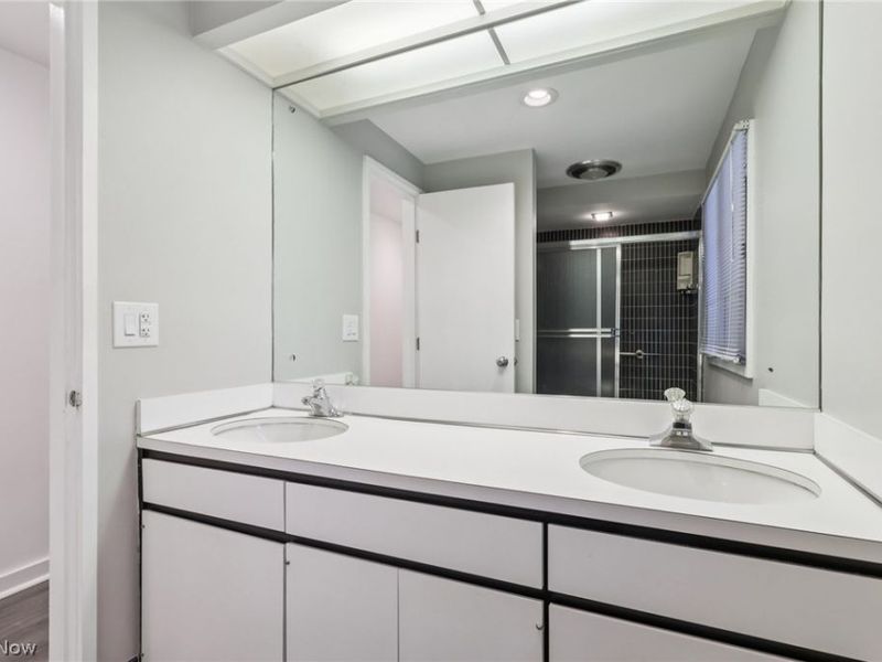 32150 S Woodland Road, Cleveland, OH 44124 Photo 32