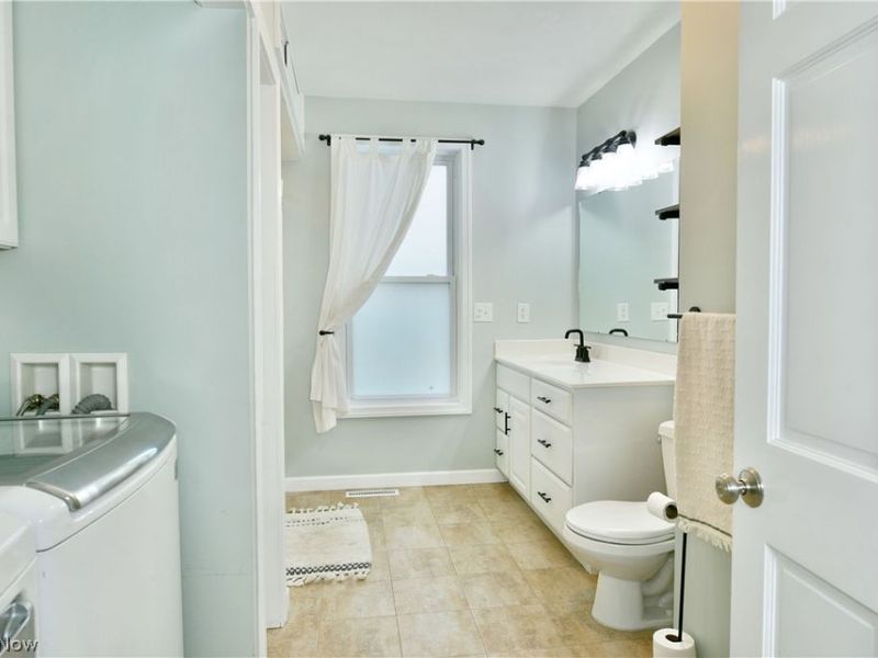 182 Raymond Avenue NW, Warren, OH 44483 Photo 16