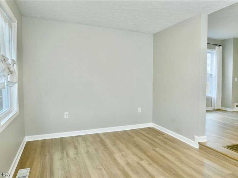 182 Raymond Avenue NW, Warren, OH 44483 Photo 5