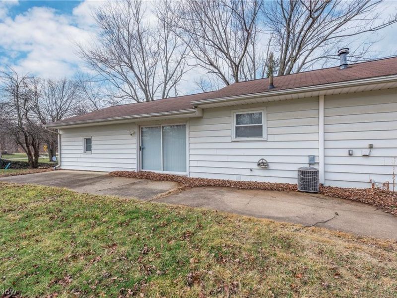 703 N Main Street, Amherst, OH 44001 Photo 28