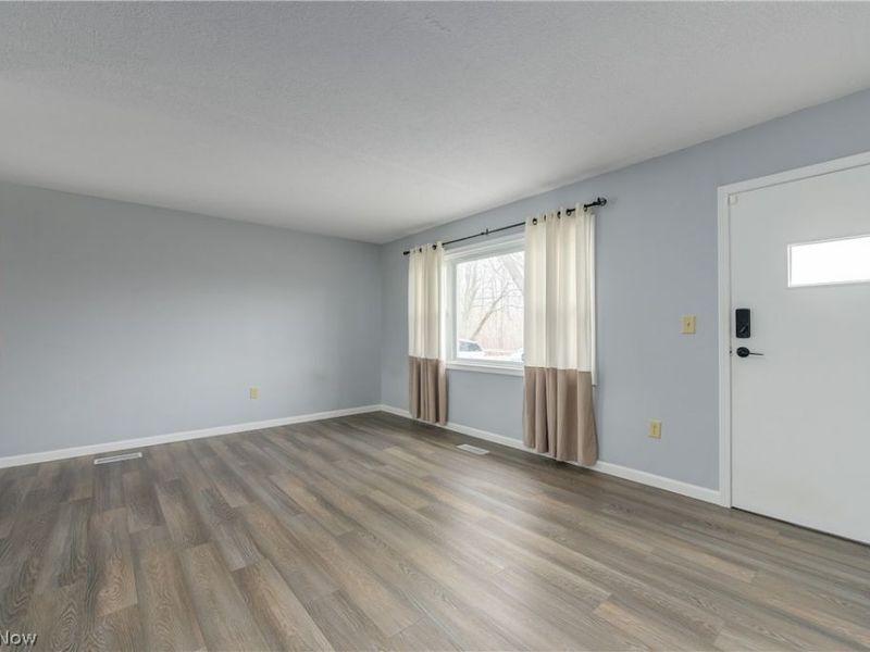 703 N Main Street, Amherst, OH 44001 Photo 4