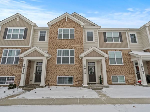 30W158 Wheeler Circle, Warrenville, IL 60563