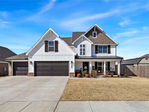 652 S Baggett Street , Prairie Grove, AR 72753