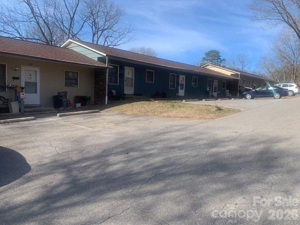 1006 3rd Street SE, Hickory, NC 28602