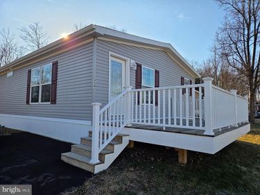 24 GOLFVIEW DRIVE, QUAKERTOWN, PA 18951