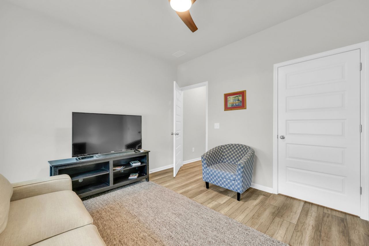 1011 Locals Street Photo 26