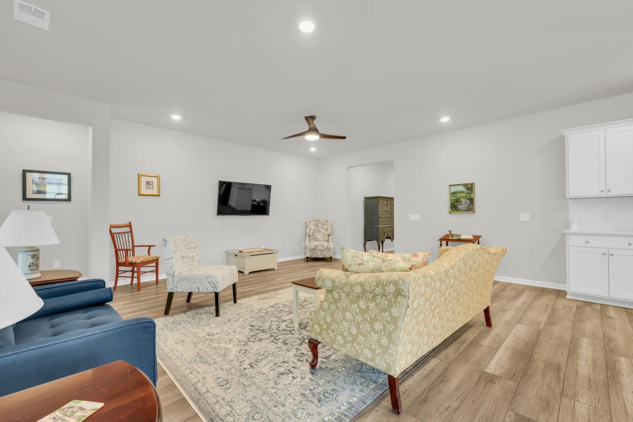 1011 Locals Street Photo 5