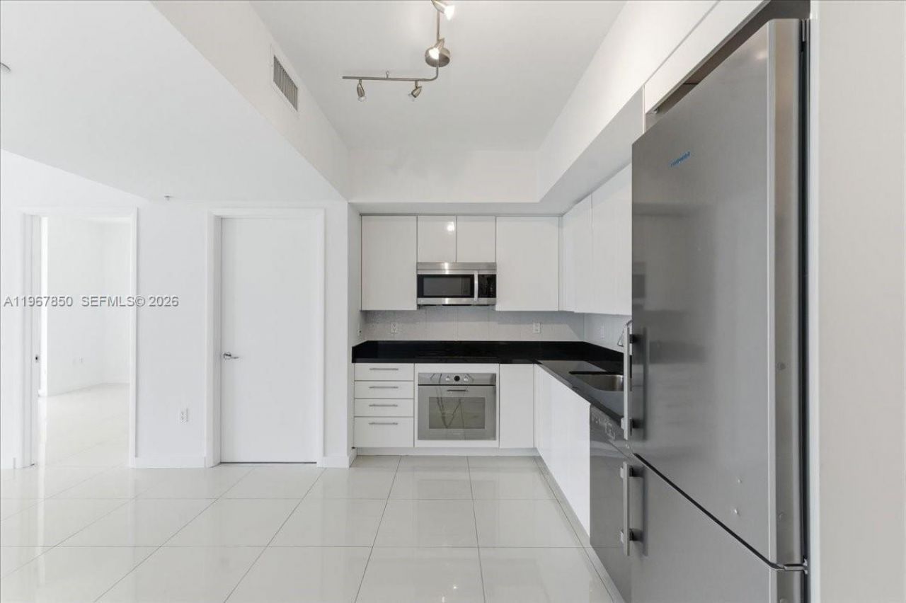 92 SW 3rd St, Unit 3804, Miami, FL 33130 Photo