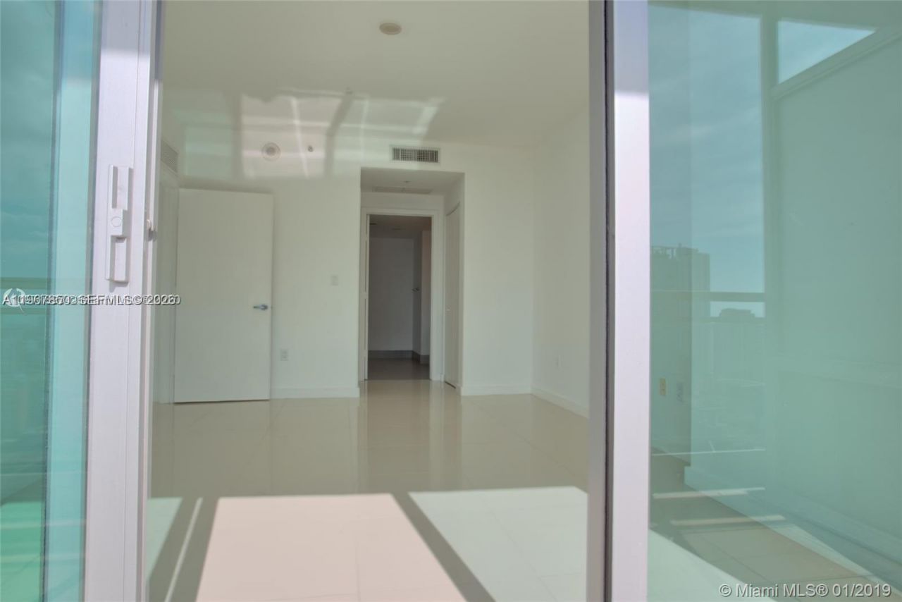 92 SW 3rd St, Unit 3804, Miami, FL 33130 Photo