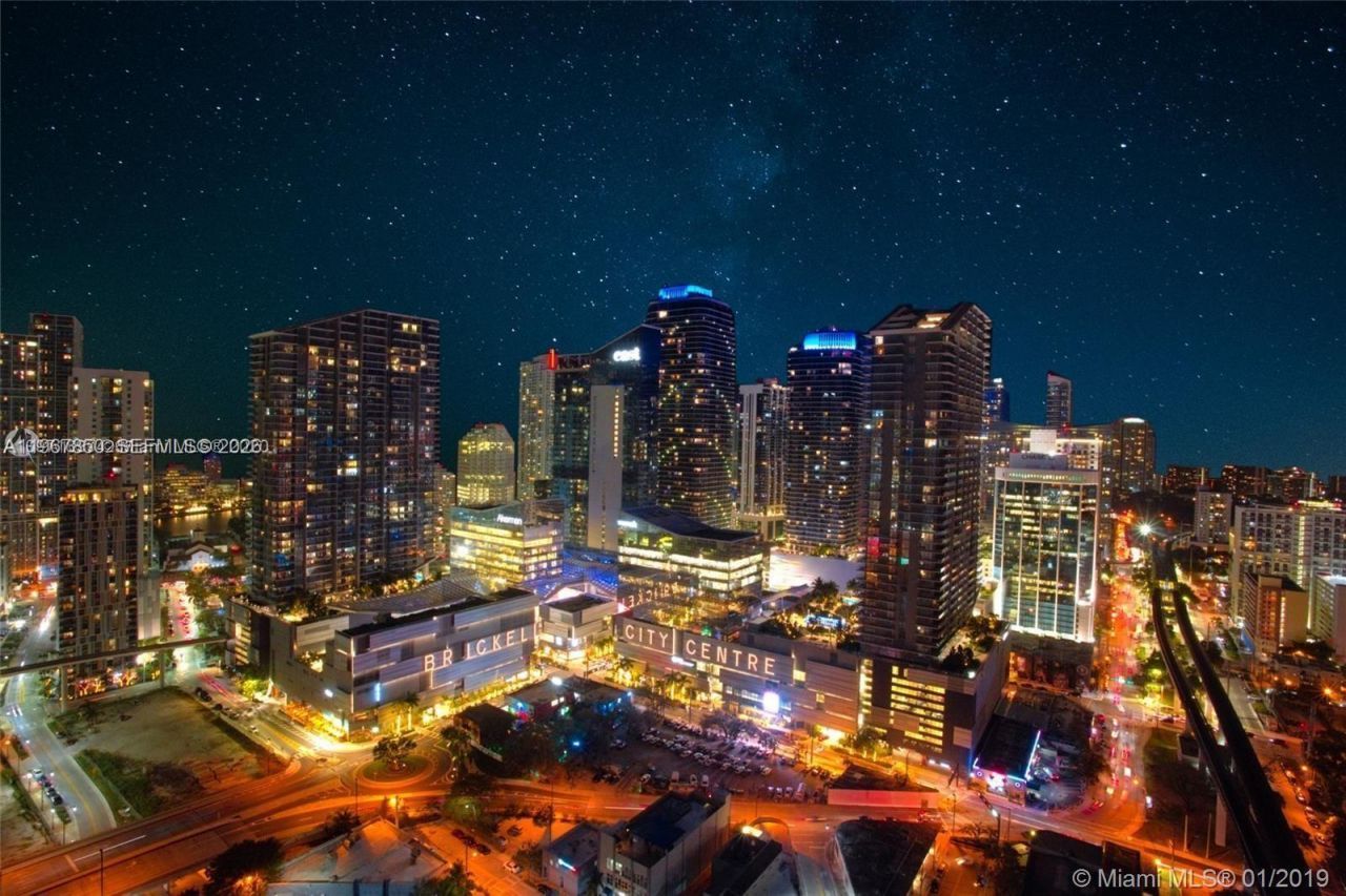 92 SW 3rd St, Unit 3804, Miami, FL 33130 Photo