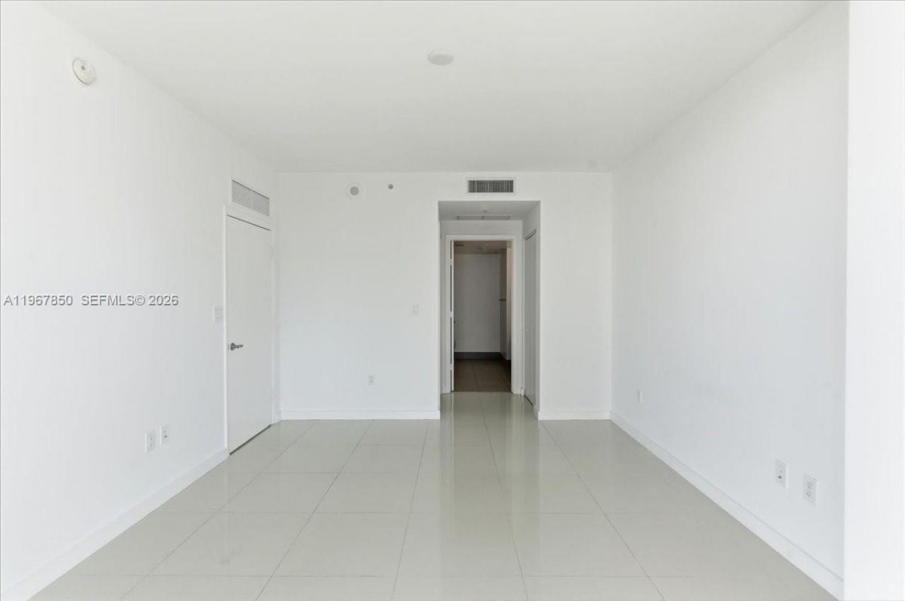 92 SW 3rd St, Unit 3804, Miami, FL 33130 Photo