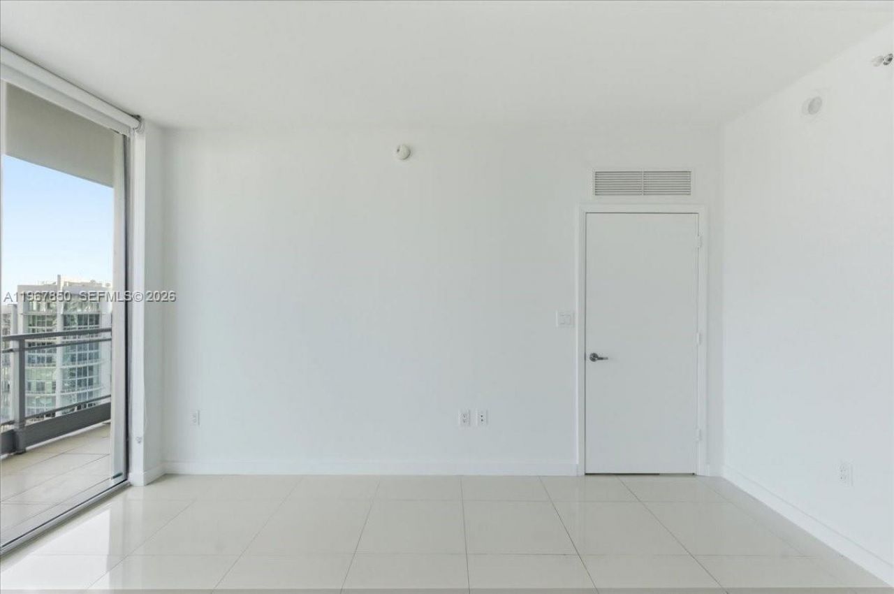 92 SW 3rd St, Unit 3804, Miami, FL 33130 Photo