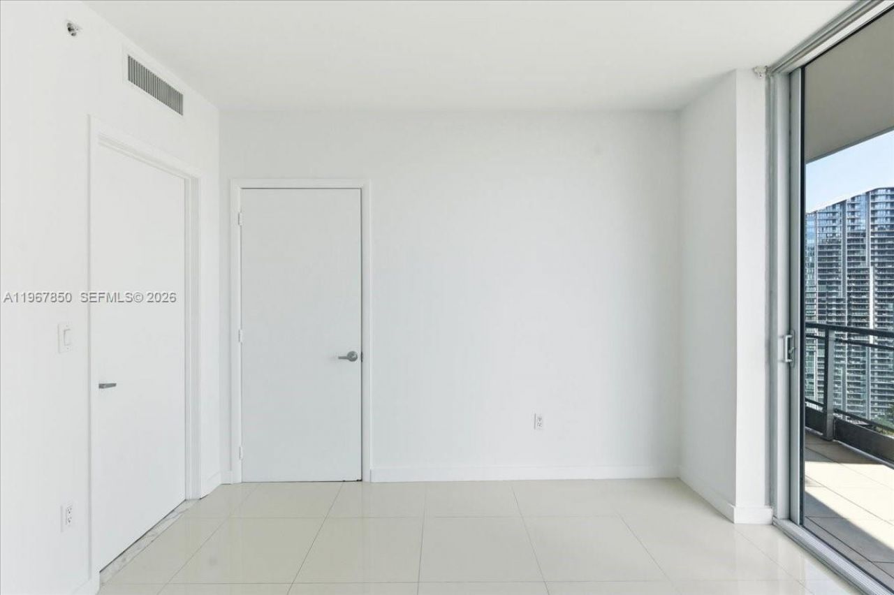 92 SW 3rd St, Unit 3804, Miami, FL 33130 Photo