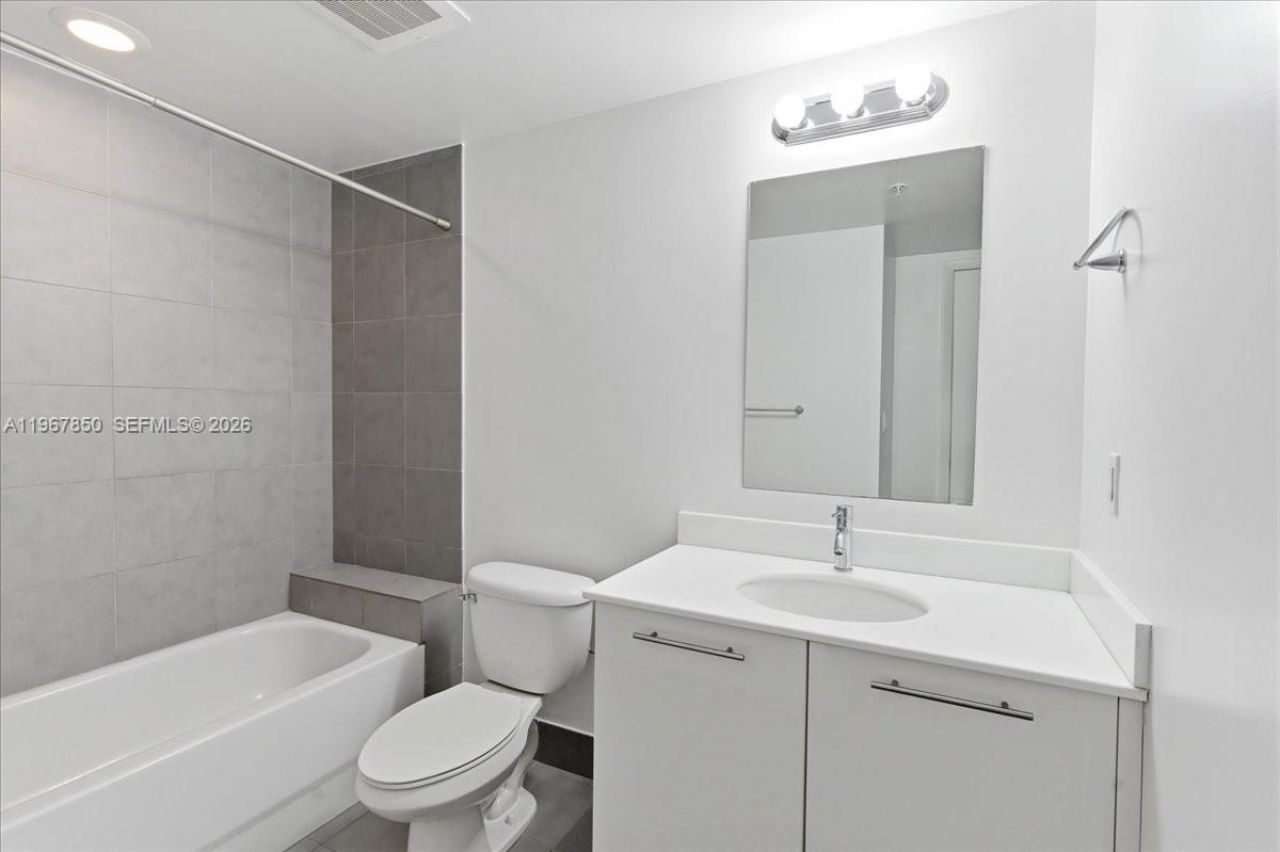 92 SW 3rd St, Unit 3804, Miami, FL 33130 Photo