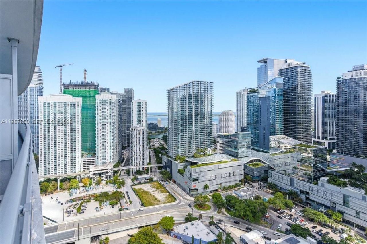 92 SW 3rd St, Unit 3804, Miami, FL 33130 Photo