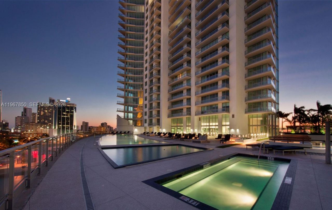 92 SW 3rd St, Unit 3804, Miami, FL 33130 Photo