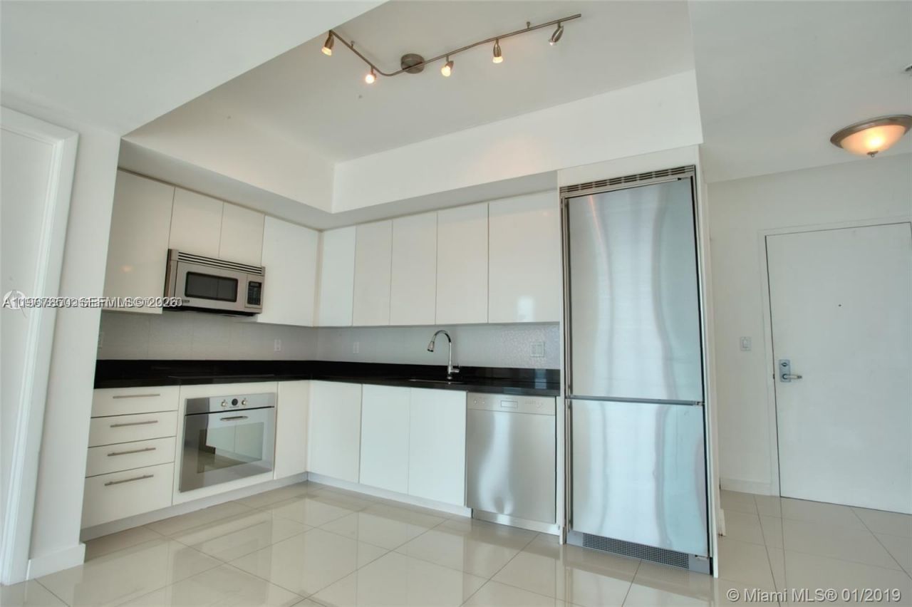 92 SW 3rd St, Unit 3804, Miami, FL 33130 Photo