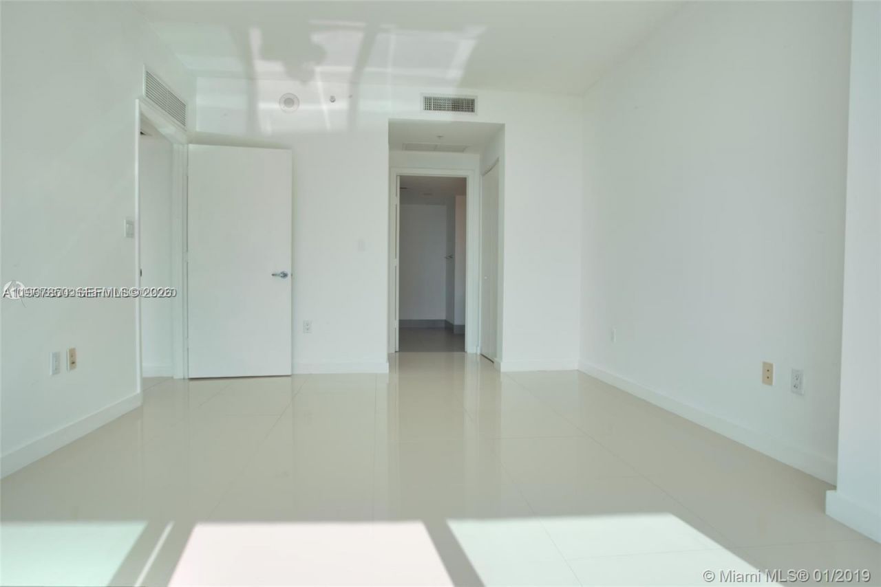 92 SW 3rd St, Unit 3804, Miami, FL 33130 Photo