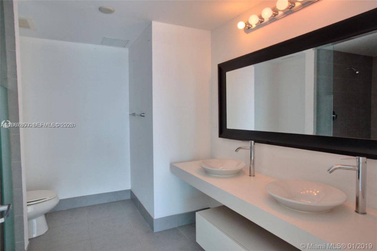 92 SW 3rd St, Unit 3804, Miami, FL 33130 Photo