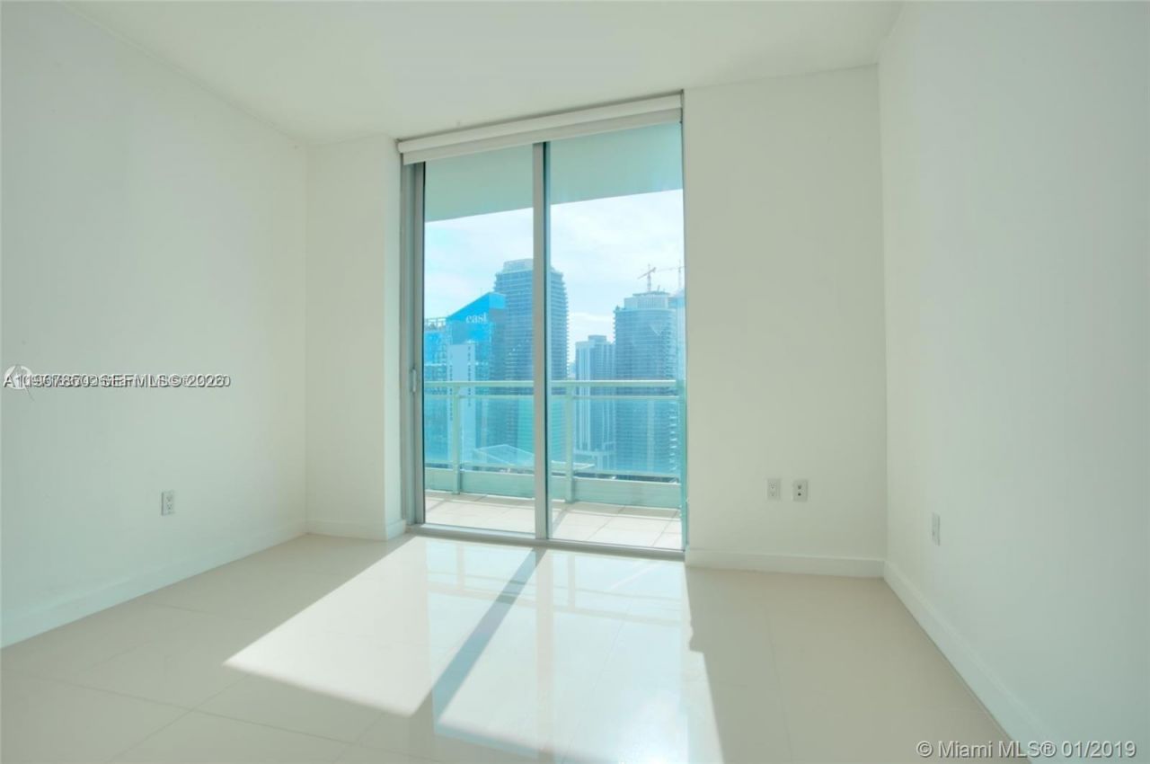 92 SW 3rd St, Unit 3804, Miami, FL 33130 Photo
