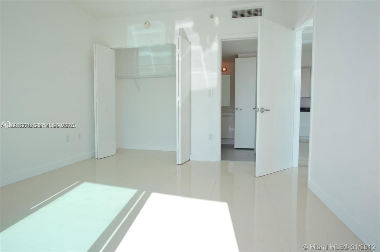 92 SW 3rd St, Unit 3804, Miami, FL 33130 Photo