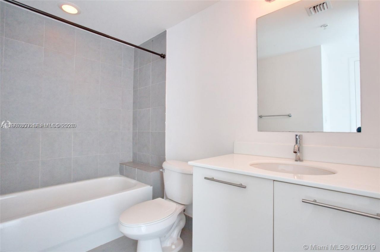 92 SW 3rd St, Unit 3804, Miami, FL 33130 Photo
