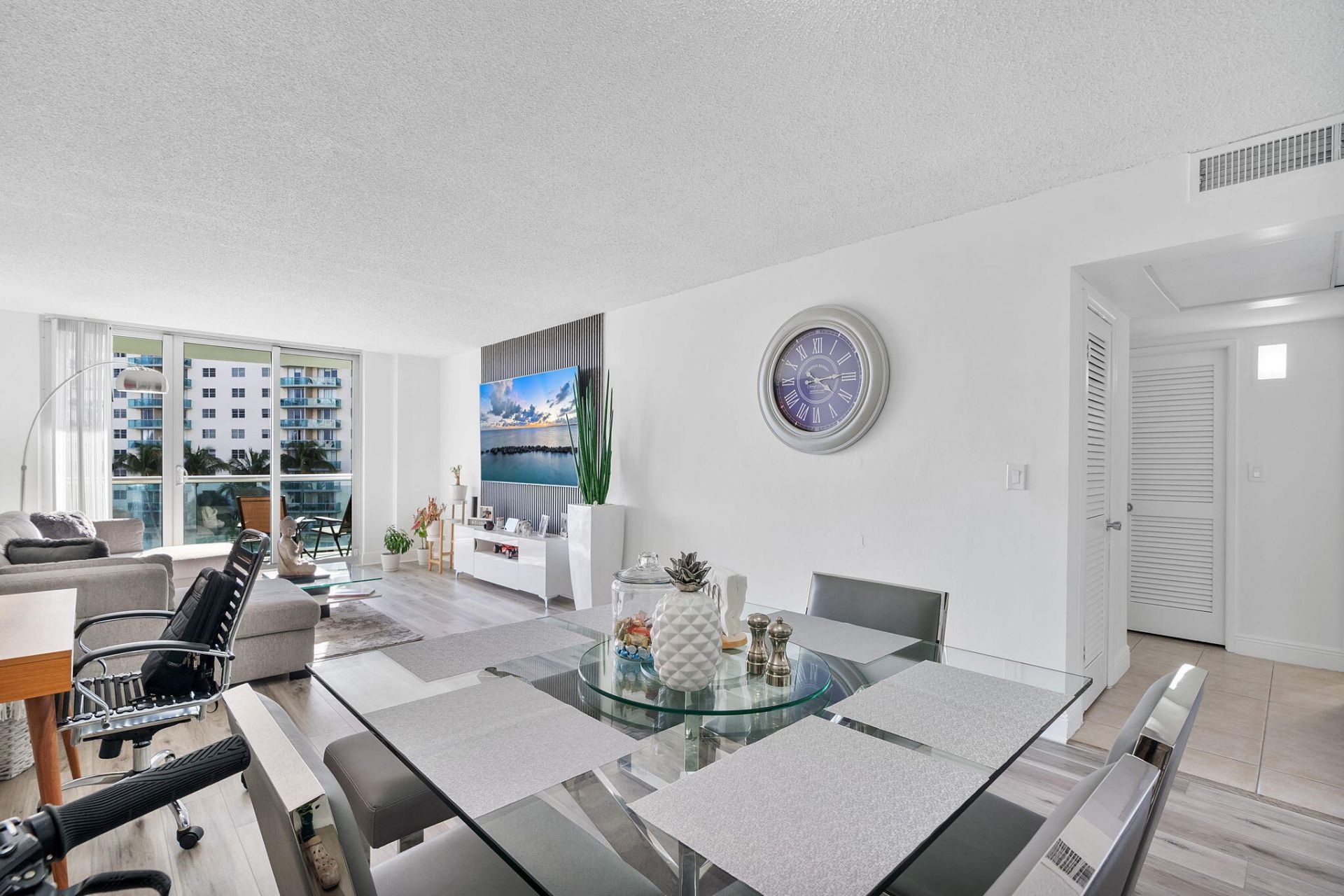 19380 Collins Avenue, Unit 523, Sunny Isles Beach, FL 33160 Photo