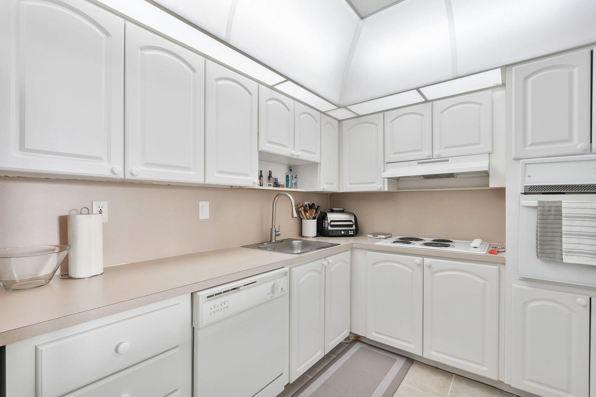 19380 Collins Avenue, Unit 523, Sunny Isles Beach, FL 33160 Photo