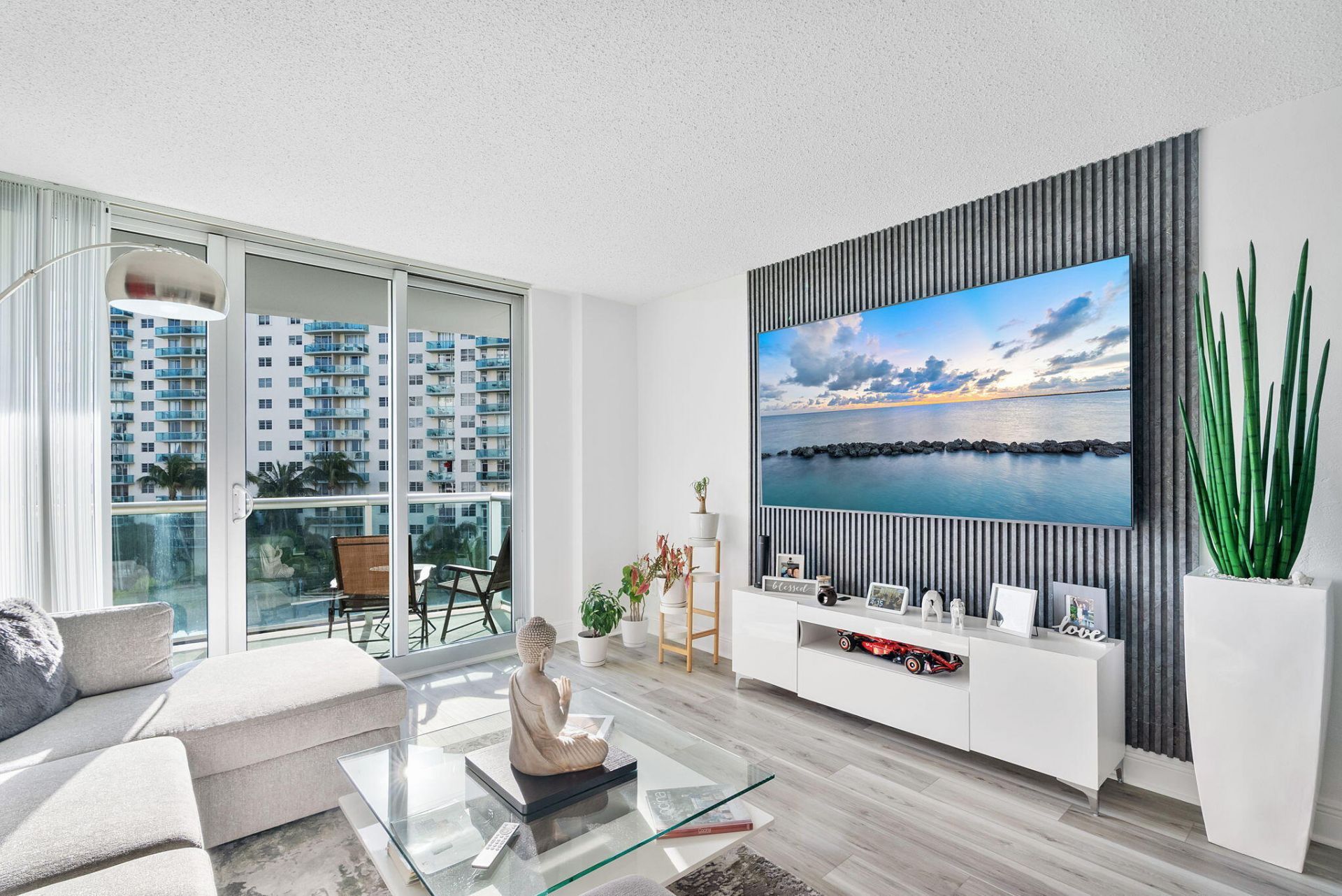 19380 Collins Avenue, Unit 523, Sunny Isles Beach, FL 33160 Photo