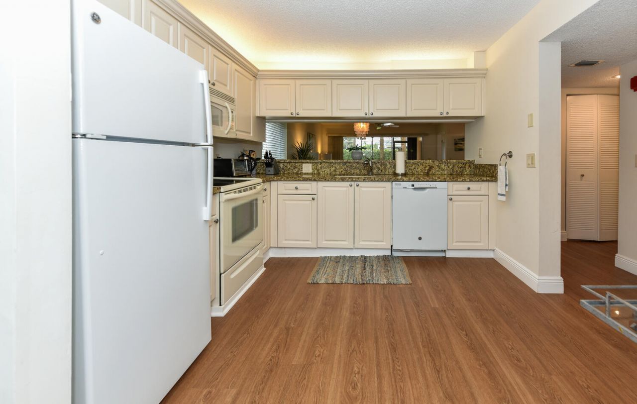 275 Palm Avenue, Unit A101, Jupiter, FL 33477 Photo