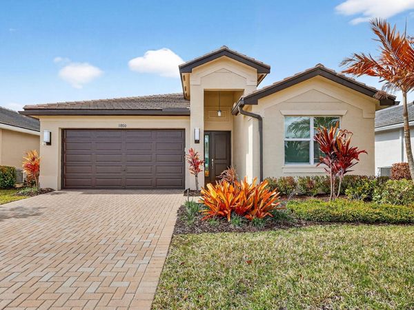11800 SW Siverlake Falls Drive, Port Saint Lucie, FL 34987