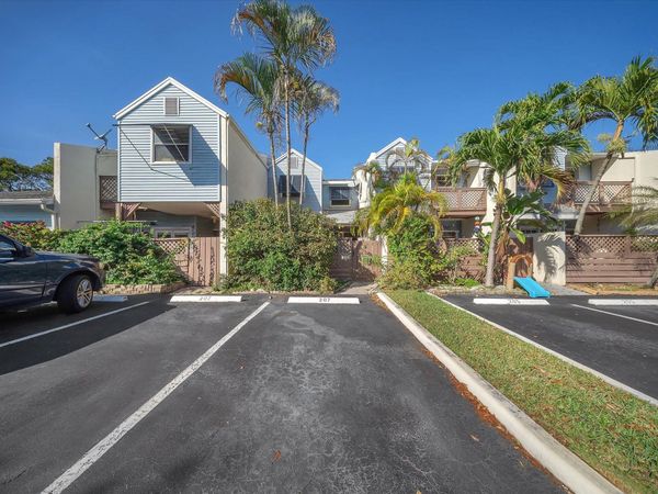 207 E Hemingway Cir, Unit 22, Margate, FL 33063