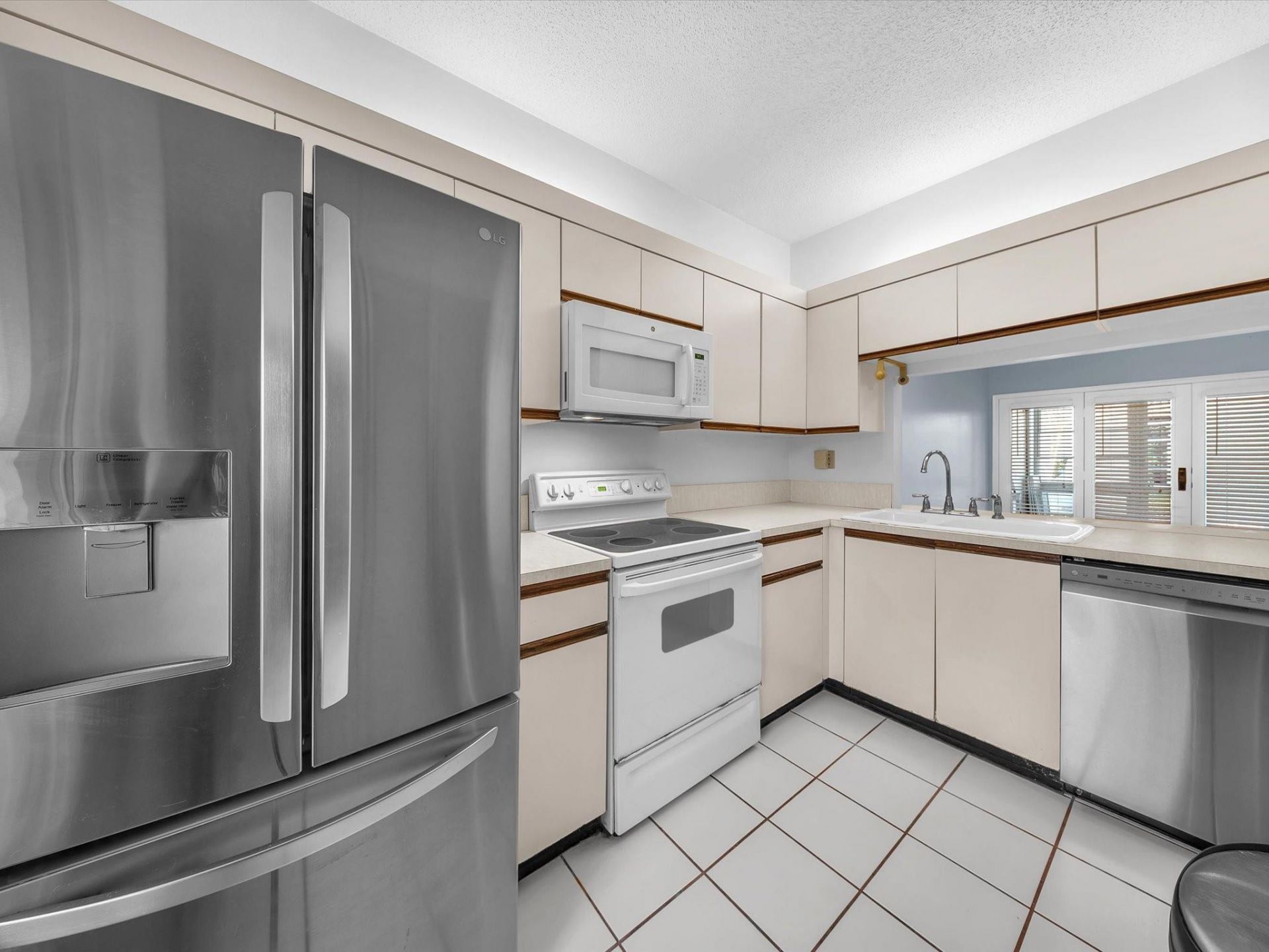 207 E Hemingway Circle, Unit 22, Margate, FL 33063 Photo