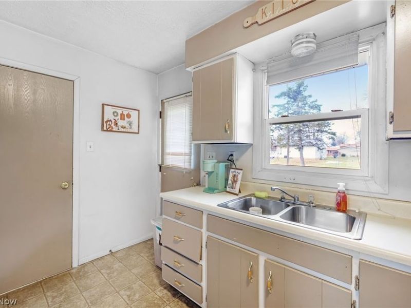 3568 Boettler Street NE, Canton, OH 44721 Photo 10