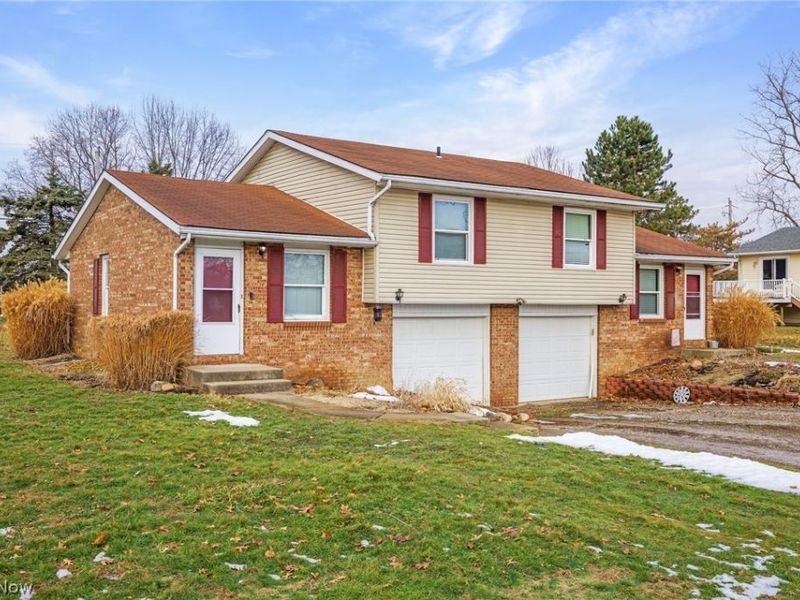 3568 Boettler Street NE, Canton, OH 44721 Photo 2