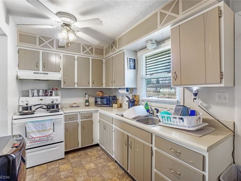 3568 Boettler Street NE, Canton, OH 44721 Photo 22