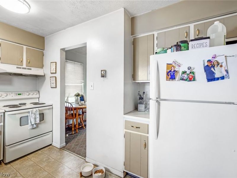 3568 Boettler Street NE, Canton, OH 44721 Photo 9