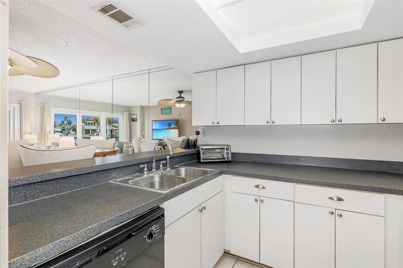 51 Island Way, Unit 108, Clearwater Beach, FL 33767 Photo