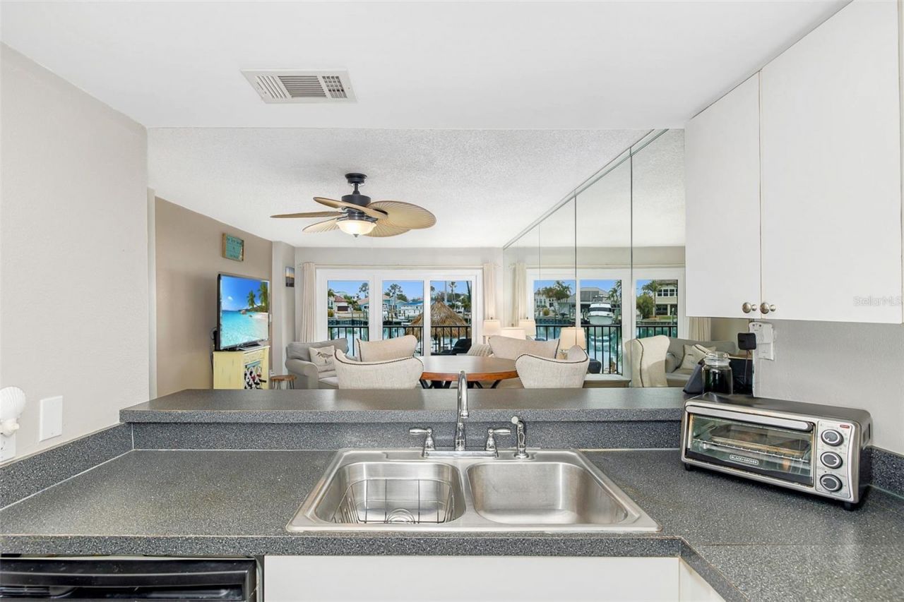 51 Island Way, Unit 108, Clearwater Beach, FL 33767 Photo