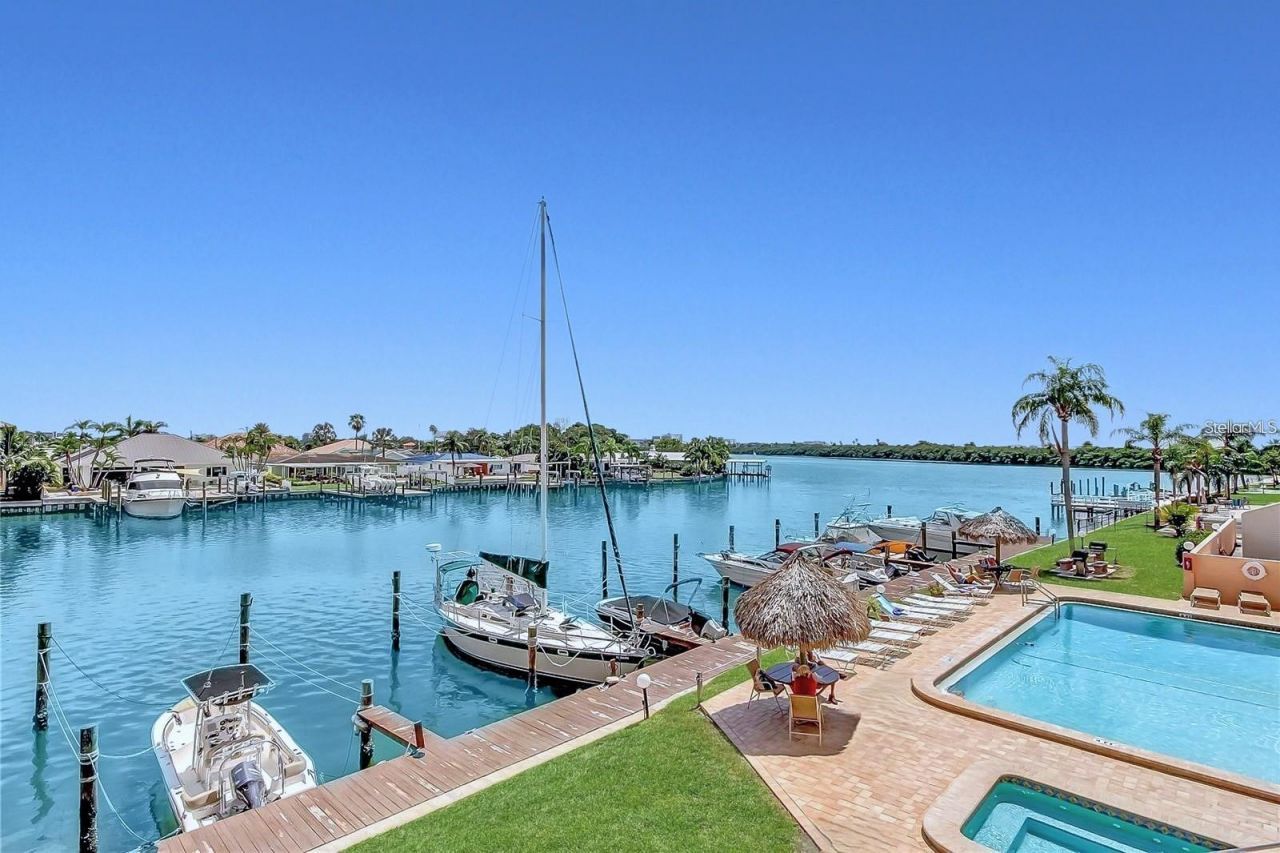 51 Island Way, Unit 108, Clearwater Beach, FL 33767 Photo
