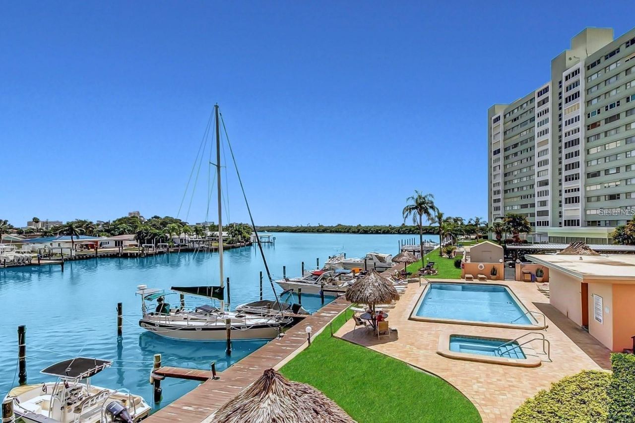 51 Island Way, Unit 108, Clearwater Beach, FL 33767 Photo